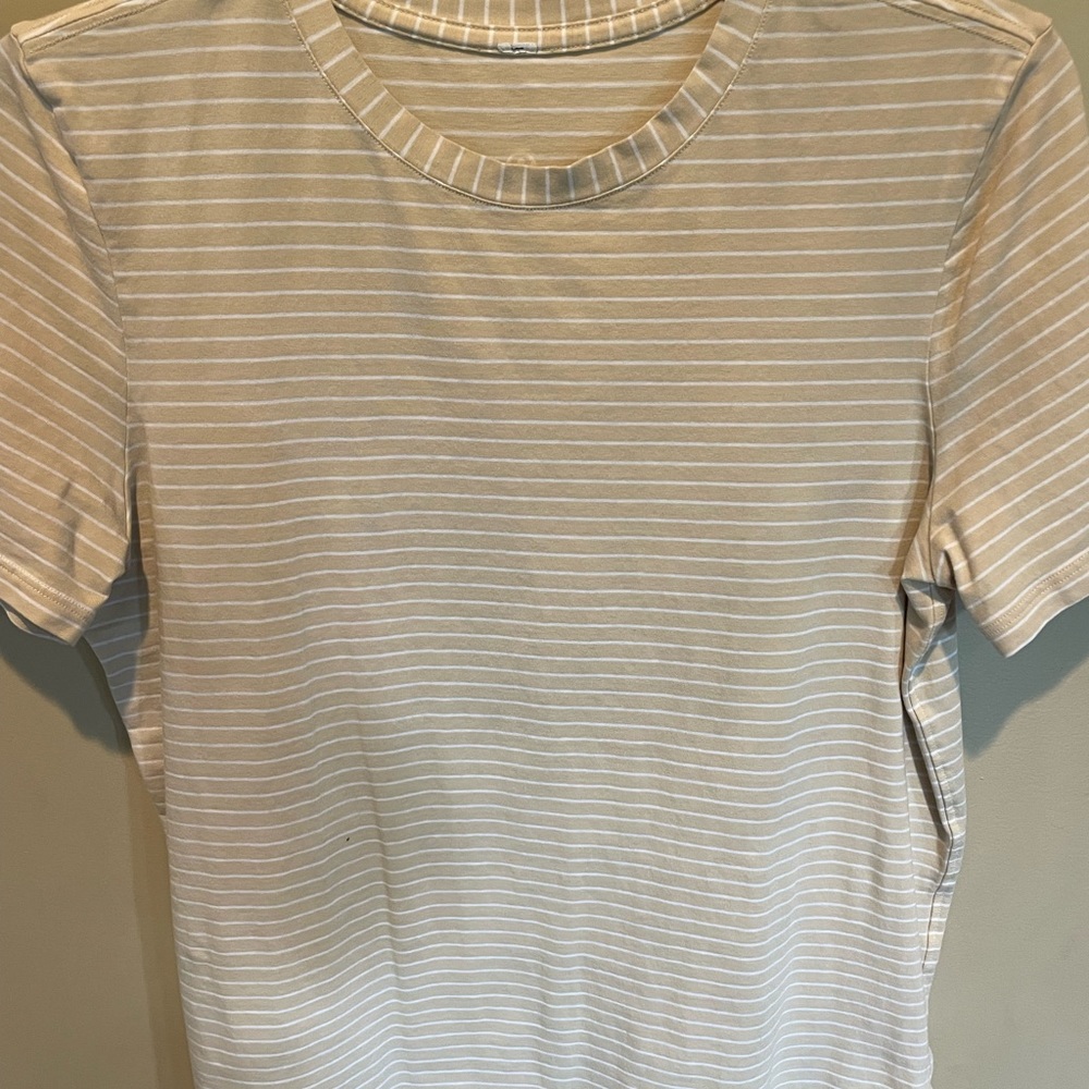 Lululemon t-shirt